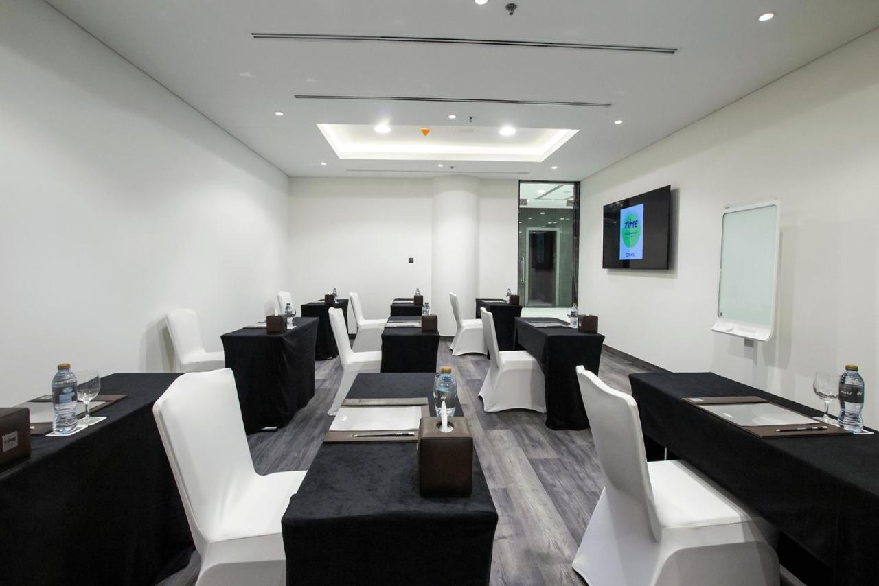 Time Onyx Hotel Apartments Dubai Esterno foto